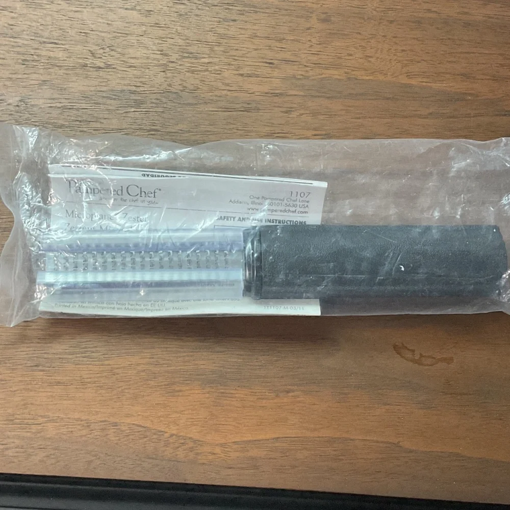 Pampered Chef Black and Silver Kitchen Tool - Picture 1 of 1